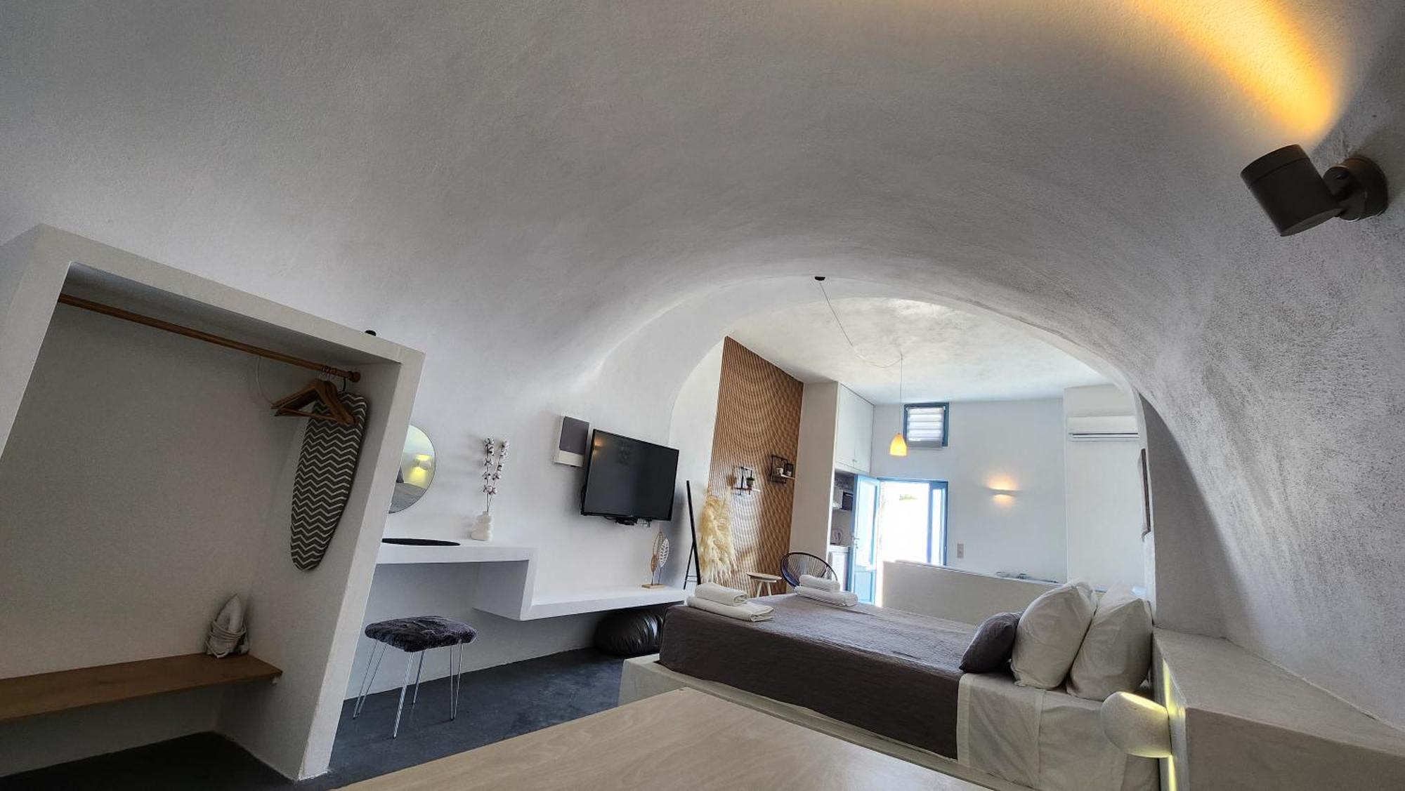 Euphoria Suites & Deluxe Studios Fira  Exteriör bild