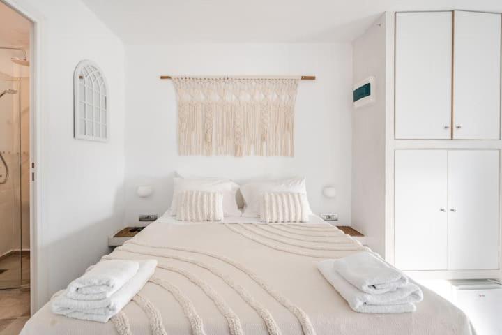 Euphoria Suites & Deluxe Studios Fira  Exteriör bild