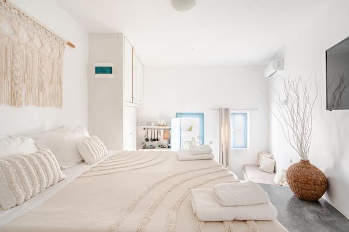 Euphoria Suites & Deluxe Studios Fira  Exteriör bild